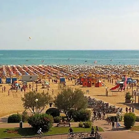 Bright In - Beahost 3* Bibione